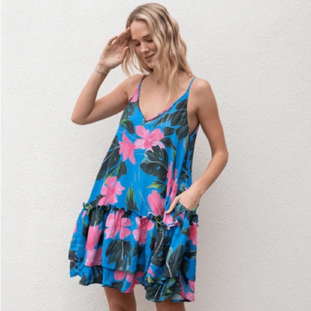 NWT Left on Friday Day Trip Dress - Aloha Point Break Size S/M